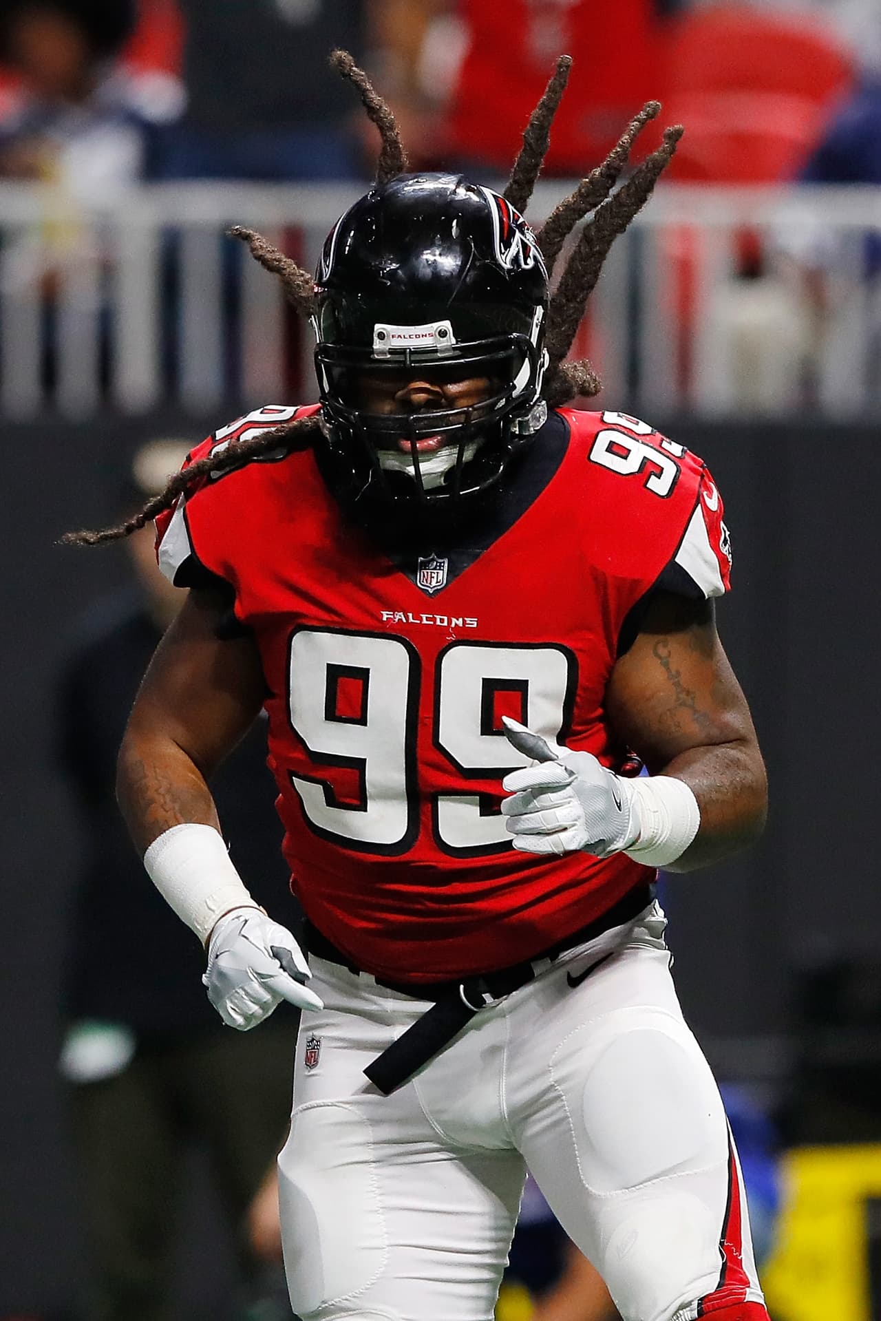 Adrian Clayborn fue el jugador del partido. El defensivo fue una pesadilla para los Cowboys logrando 6 capturas de mariscal de campo.
