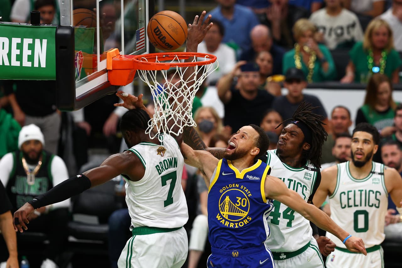 Los Golden State Warriors, encabezados por Steph Curry, apabullaron a los Boston Celtics en el Juego 6 de las Finales de NBA para conseguir el séptimo anillo en la historia de la franquicia y el cuarto en la era Steve Kerr.