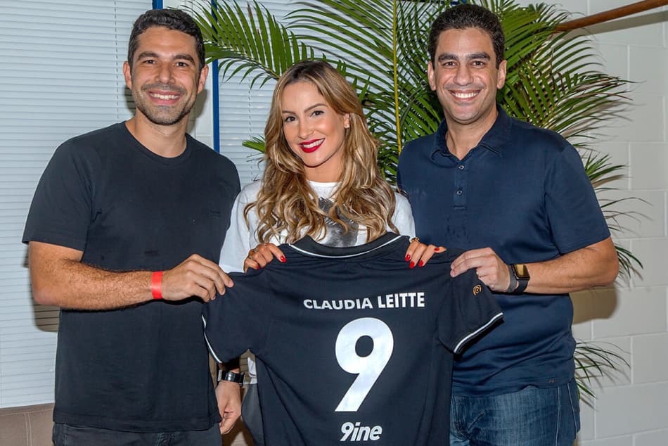 También llegó a tener contratos con artistas como Claudia Leitte, pero al final problemas con su socio Marcus Buaiz lo obligaron a cerrar el negocio.