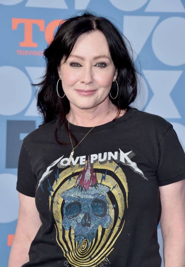 Shannen Doherty, de 48 años, reveló que había estado viviendo en privado con cáncer nuevamente durante el año pasado. El cancer había hecho metástasis y padecía una enfermedad respiratoria crónica.