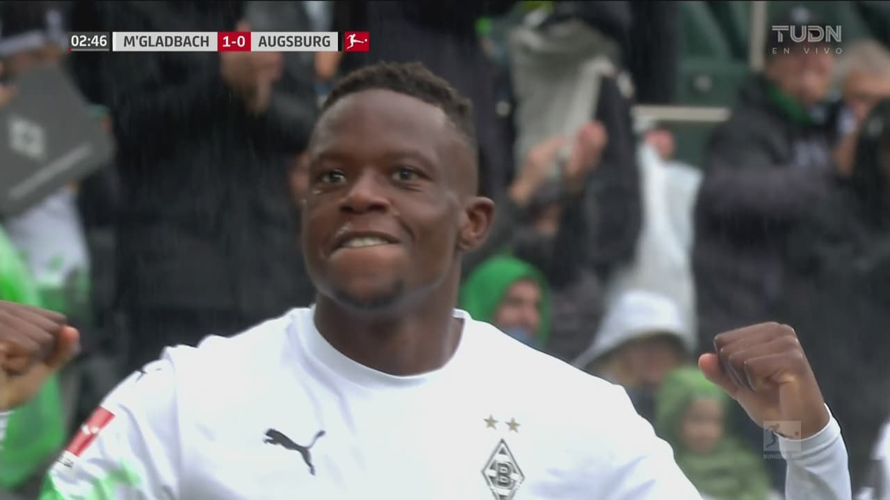 ¡Gol tempranero! Denis Zakaria define dentro del área el 1-0 para el gladbach