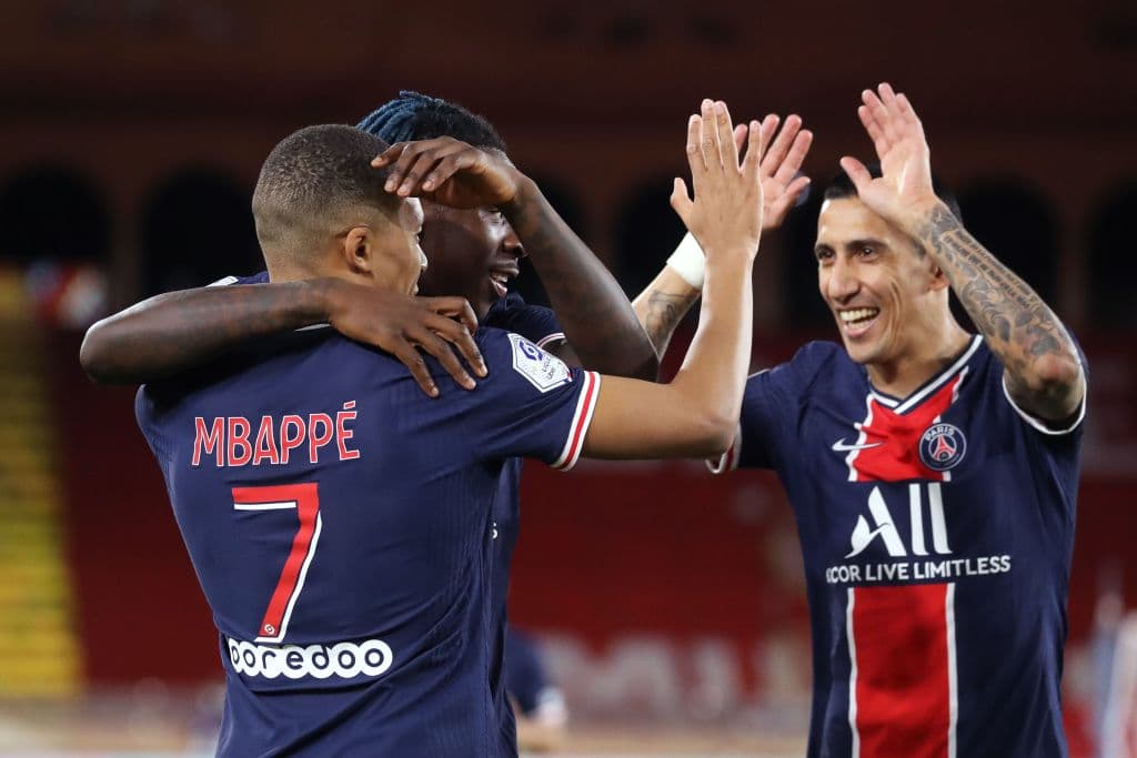 Kylian Mbappé (25’, 37’) puso al frente a los de Tuchel con doblete. Kevin Volland (52’, 65’) también marcó doblete para emparejar el cotejo. A los 84’ apareció Cesc Fàbregas para quedarse con el triunfo en el Estadio Luis II.