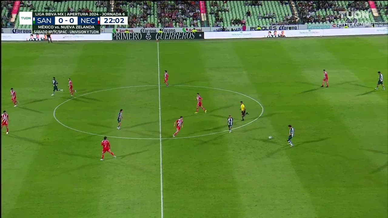 ¡TIRO ATAJADO! disparo por Jordán Carrillo.