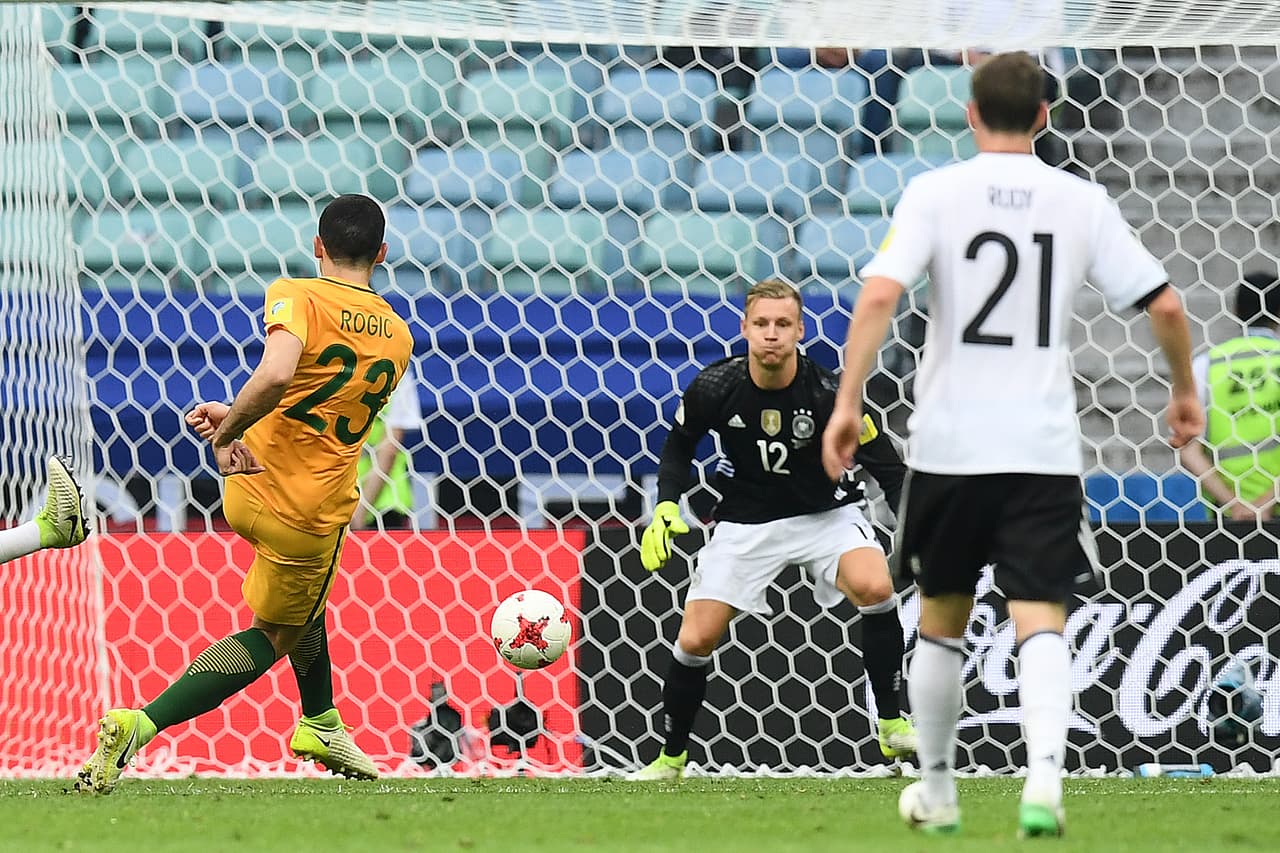 Tras una falla defensiva, Tom Rogic marcó el 1-1 con remate de media distancia al minuto 41.