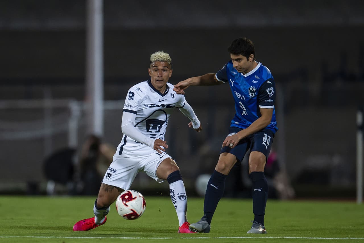 Monterrey toma el mando del partido y Pumas sufre cada vez que Funes Mori y Janssen toman el balón.