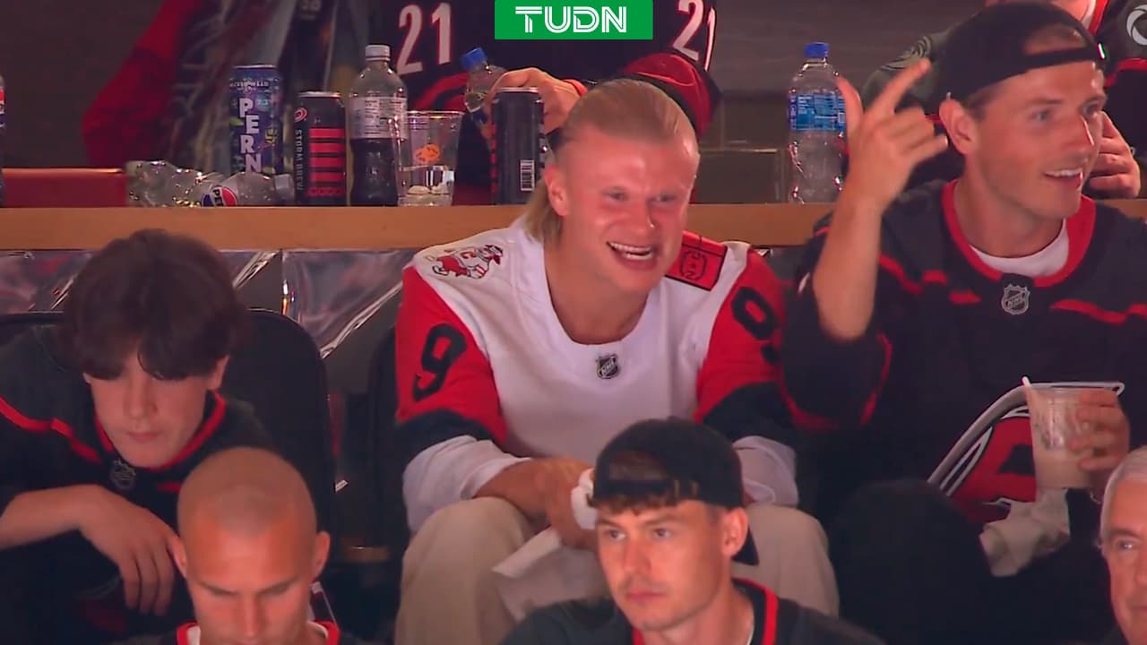 Erling Haaland captado en partido de hockey antes del Mundial