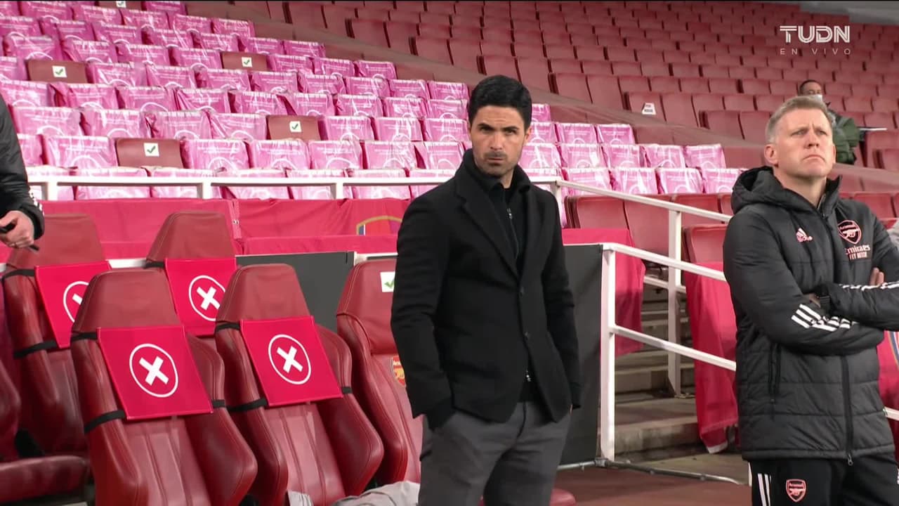 Arranca el partido y la pelota está en juego.