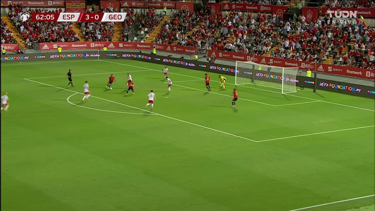 ¡GOL!  anota para España. Pablo Sarabia