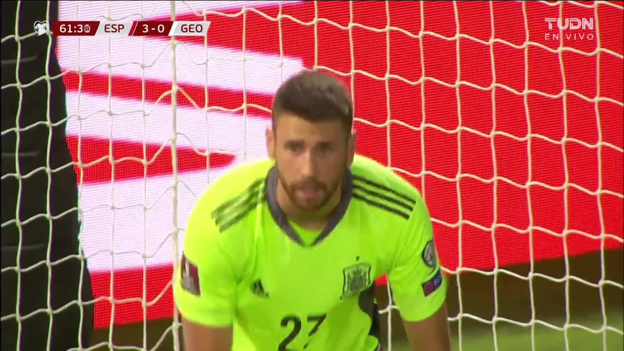 ¡TIRO ATAJADO! disparo por Zuriko Davitashvili.