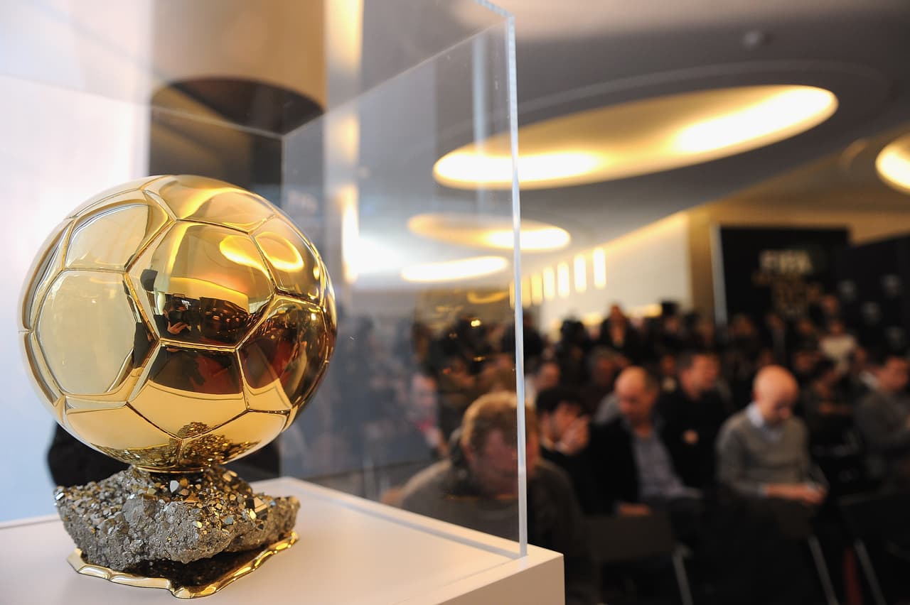 La revista France Football dio a conocer una lista con los 30 nominados a ganar el premio Ballon d'Or que año con año entrega la prestigiada publicación gala. He aquí los nombres.