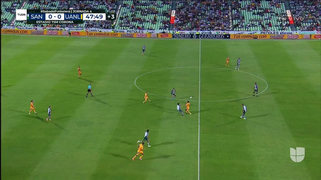 ¡TIRO ATAJADO! disparo por Diego Reyes.