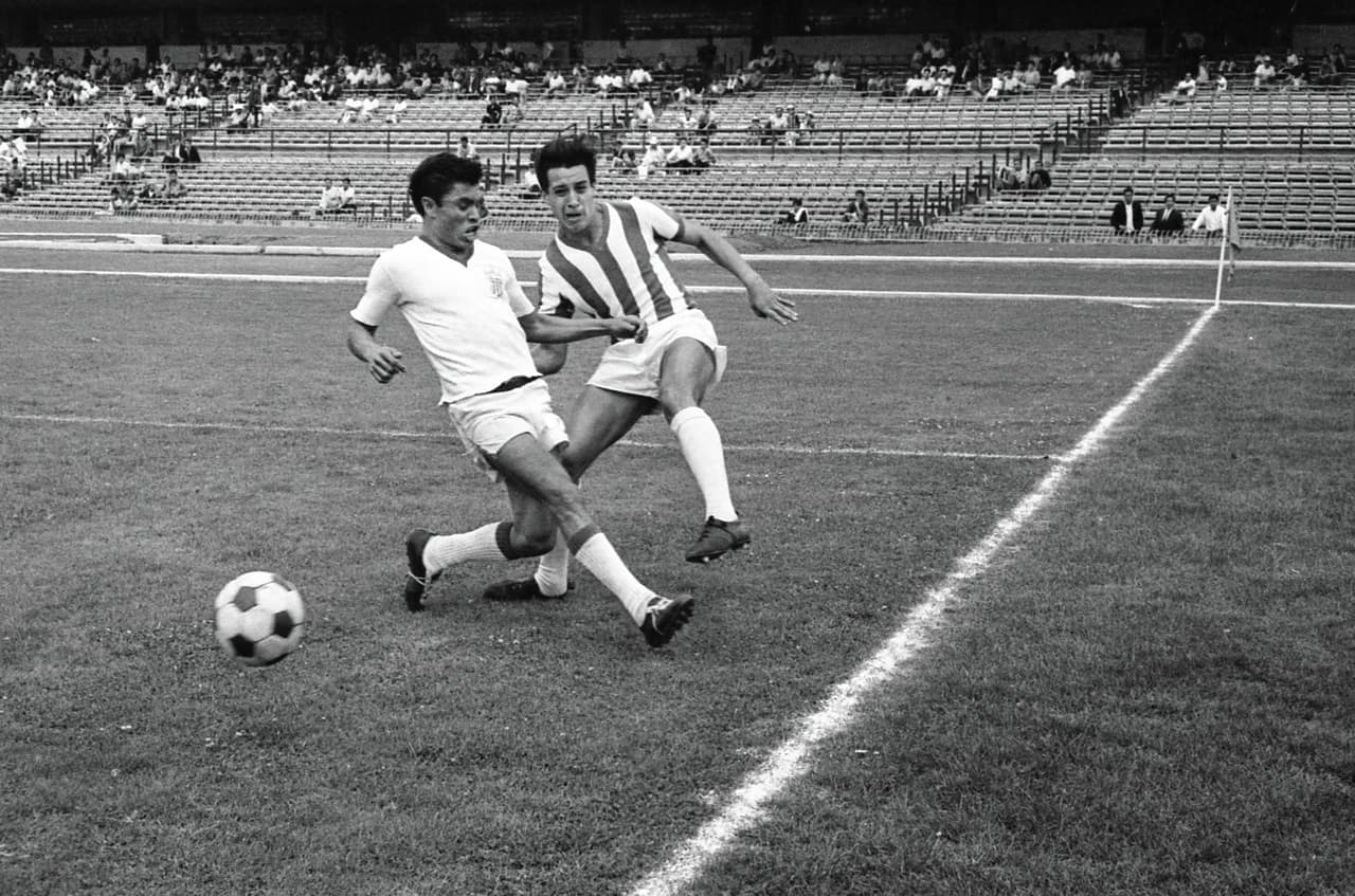 En 1960 el club decidió que querían competir en el futbol profesional, por lo que se enlistaron en la segunda división del futbol mexicano.