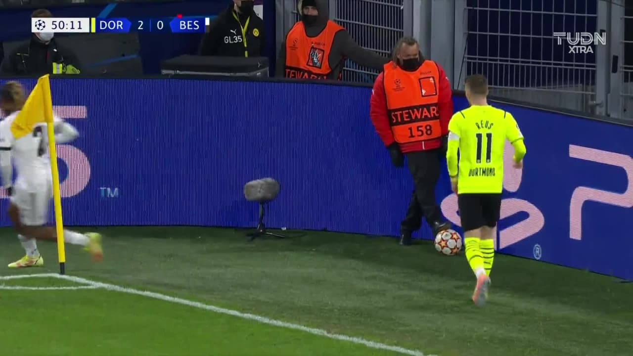 ¡TIRO ATAJADO! disparo por Mahmoud Dahoud.