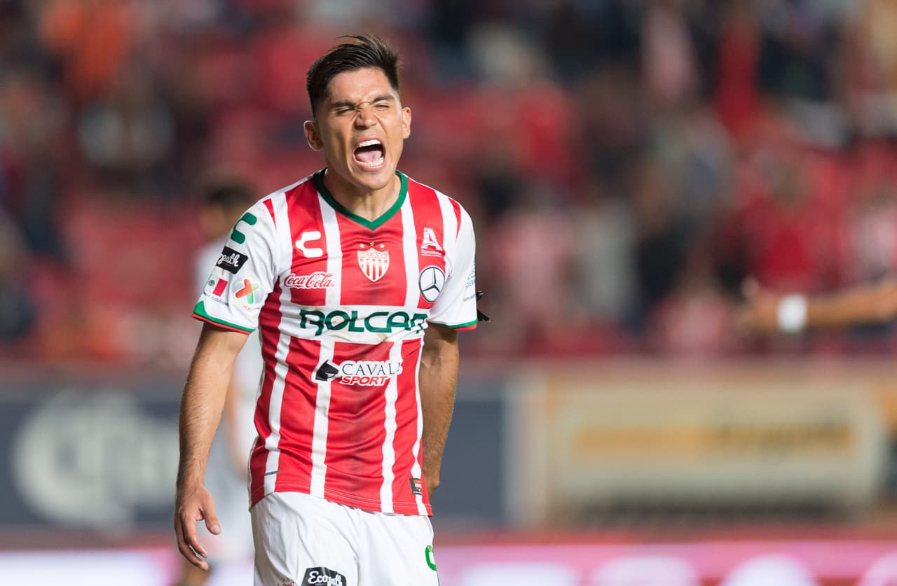Jornada 5 - Necaxa 0-0 Toluca: Martín Barragán pudo darle el triunfo a los Rayos con un penal, pero su definición cruzada fue atajada por Luis Manuel García.