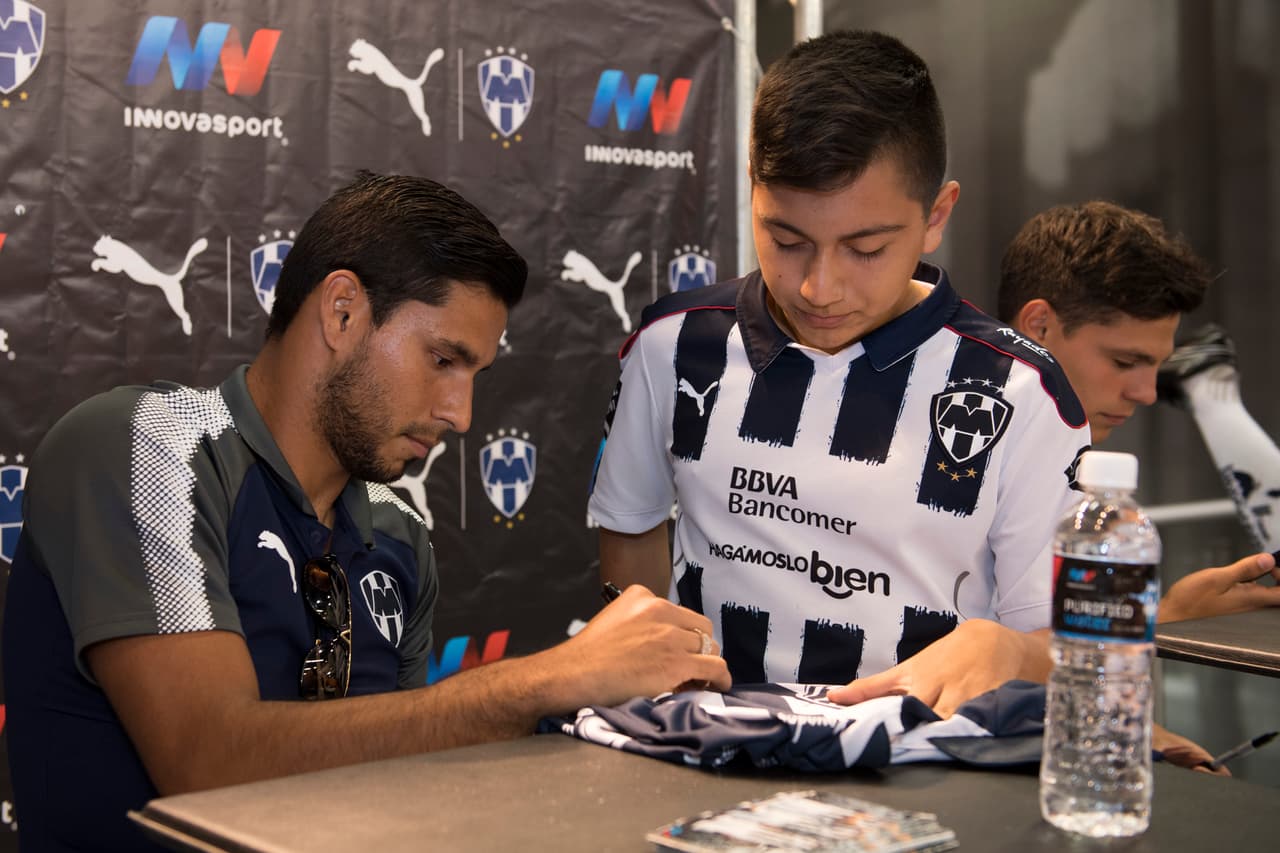 Benítez también tuvo su momento para compartir de cerca con los aficionados.