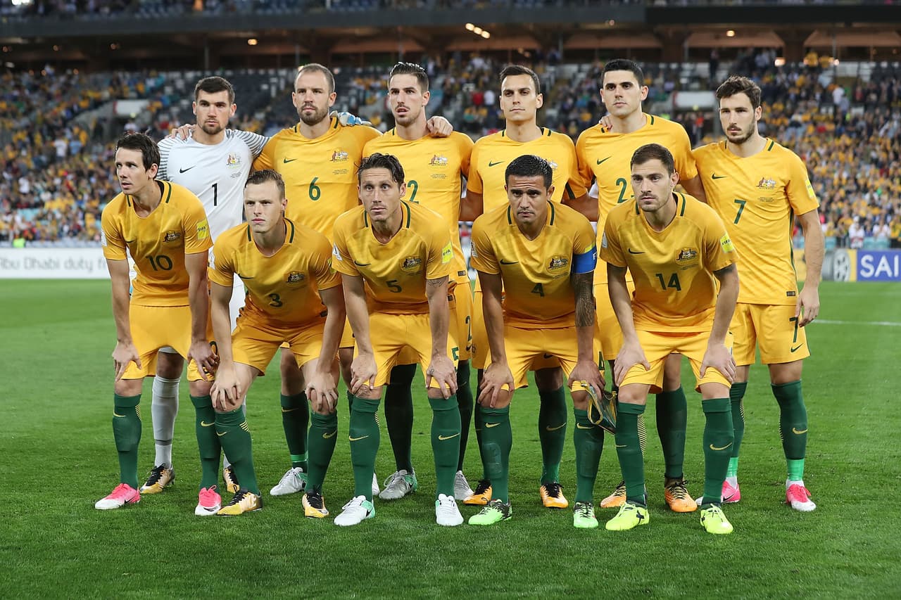 Con este equipo saltó al campo Angelos Postecoglou: Ryan, Degenek, Sainsbury, Jurman, Milligan, Leckie, Smith, Kruse, Troisi, Rogic, Cahill.
