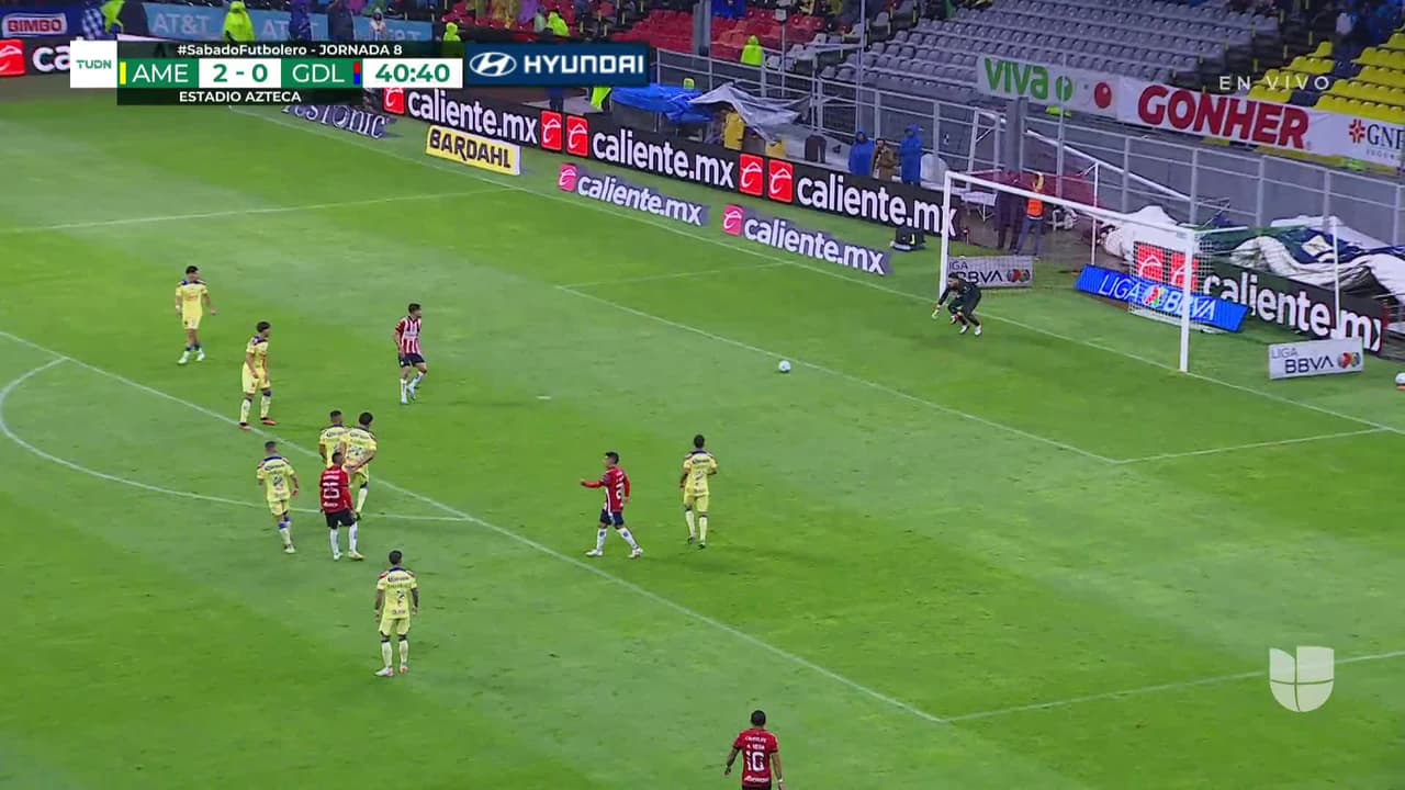 ¡TIRO ATAJADO! disparo por Roberto Alvarado.