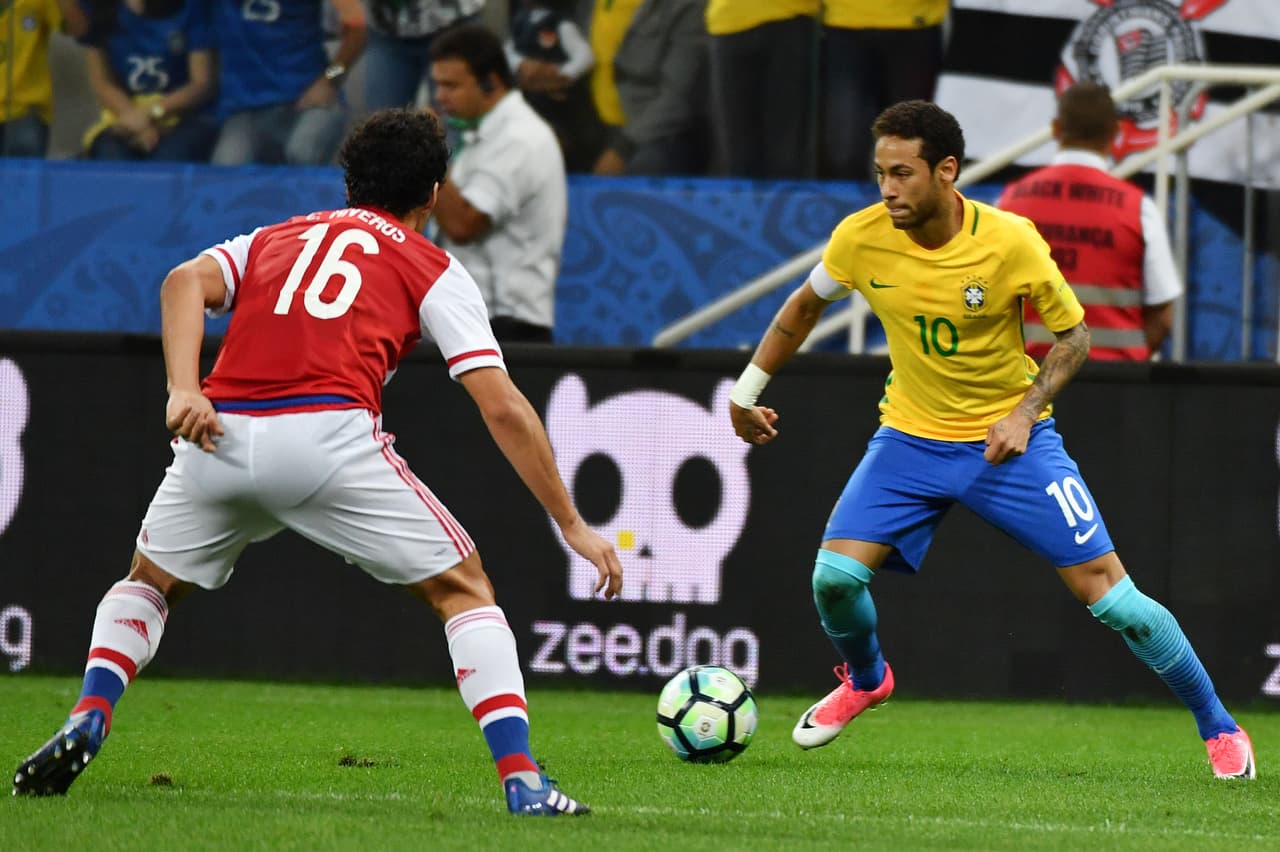 Brazil's forward Neymar (R) vies for the ball with Paraguay's Cristian Riveros during their 2018 FIFA World Cup qualifier football match in Sao Paulo, Brazil on March 28, 2017. / AFP PHOTO / NELSON ALMEIDA (Photo credit should read NELSON ALMEIDA/AFP/Getty Images)