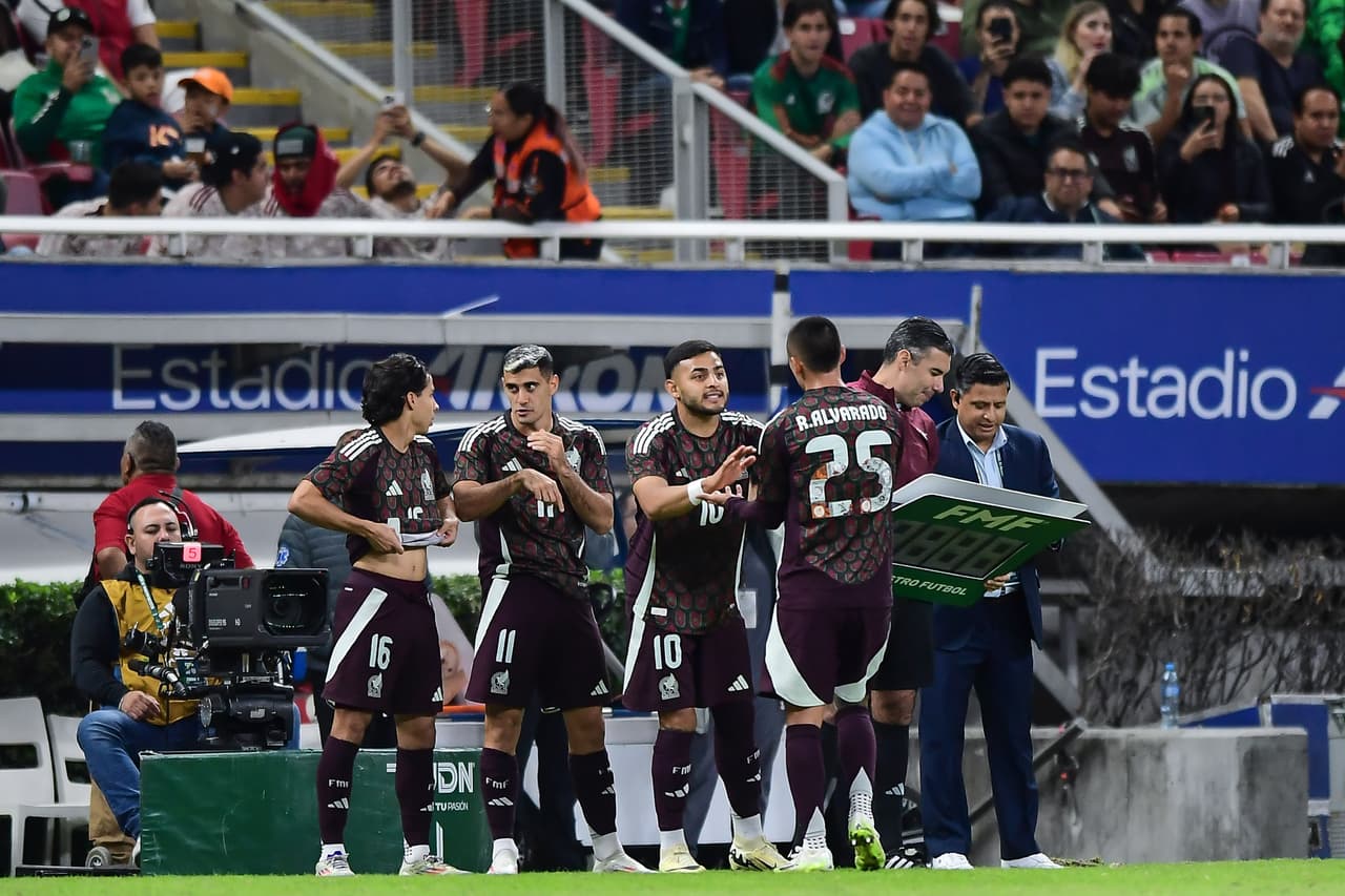 ¡No lo perdonan! Afición llama 'borracho' a Alexis Vega