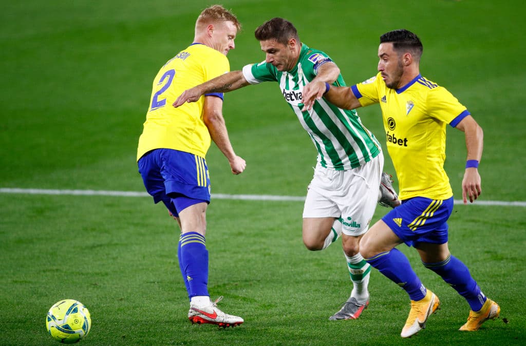 Betis derrota al Cádiz y se mete entre los 10 primeros de La Liga | Guido Rodríguez hizo el solitario gol del triunfo; ‘Choco’ Lozano y Diego Lainez ingresaron en la segunda mitad.