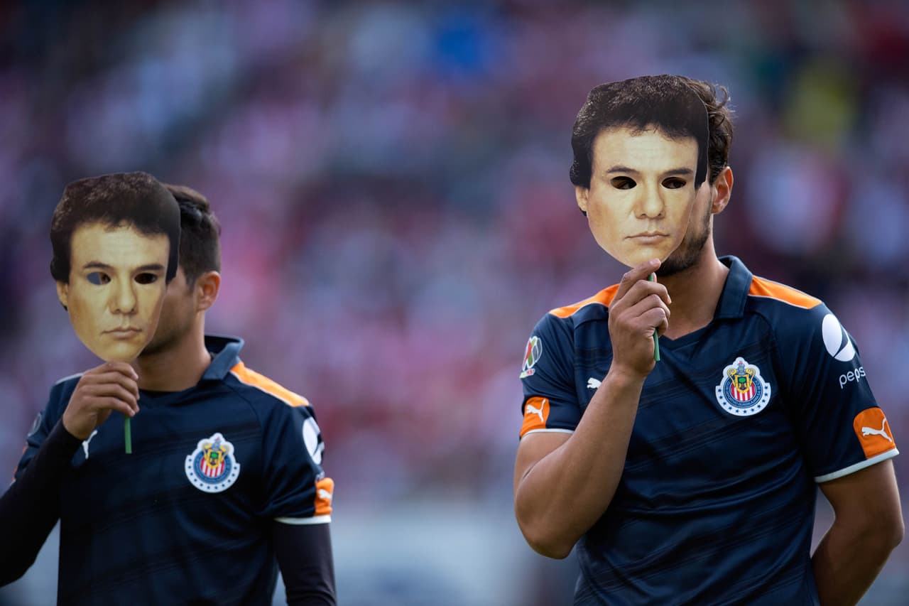 Previo al encuentro se realizó un homenaje al cantante José José quien enfrenta una situación complicada de salud.