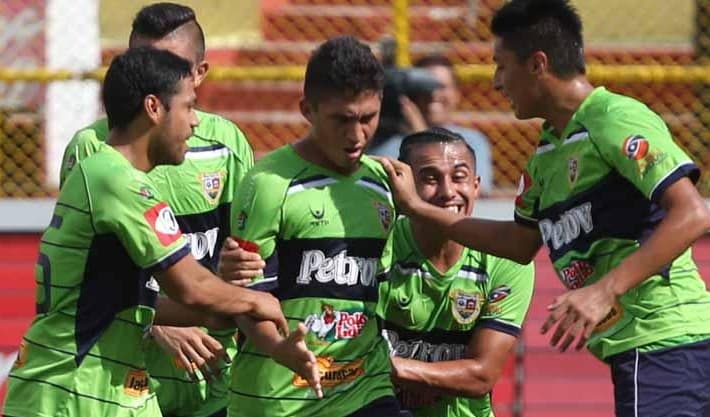 Consiguió su primer título al derrotar en penales a Isidro Metapán.