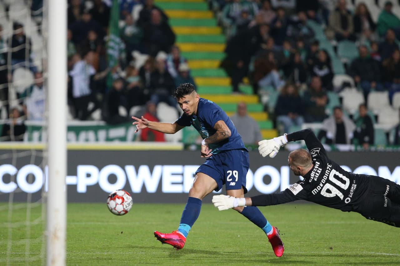 Corona (39’) hizo el primer gol del encuentro. Telles (44’) anotó el segundo, Soares (48’) el tercero y Díaz (90+1’) cerró la cuenta.