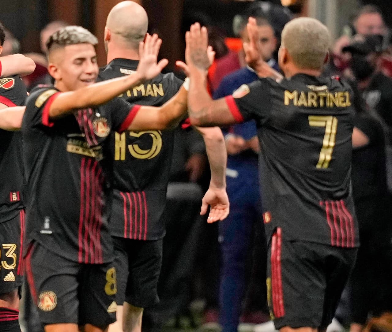 El partido sirvió para el debut en la MLS del argentino Thiago Almada, quien sería el fichaje más caro en la historia de la MLS.