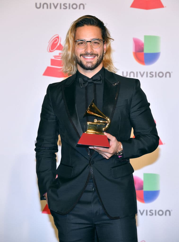 Maluma y su acompañante portaban exactamente la misma sudadera, sacada de la mercancía de Maluma.
<br>