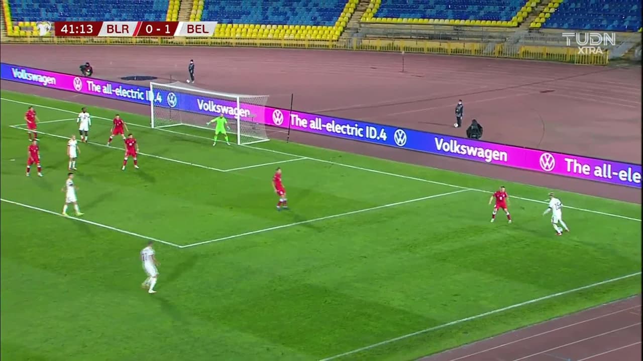 ¡TIRO ATAJADO! disparo por Youri Tielemans.