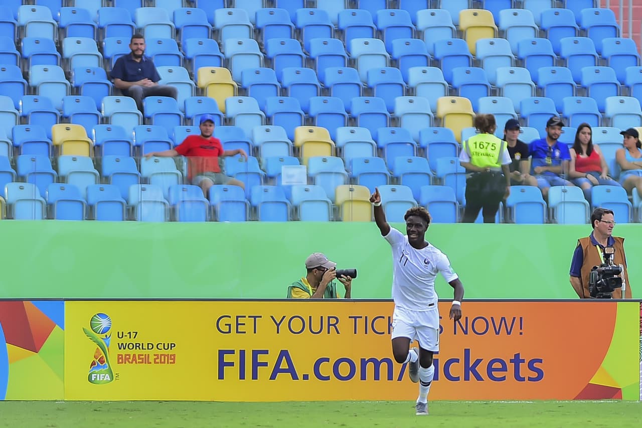 España 1-6 Francia. Valera abrió el marcador por La Roja; Kouassi ,Mbuku , Lihadji, Pembele, Rutter y Aouchiche anotaron para los galos.