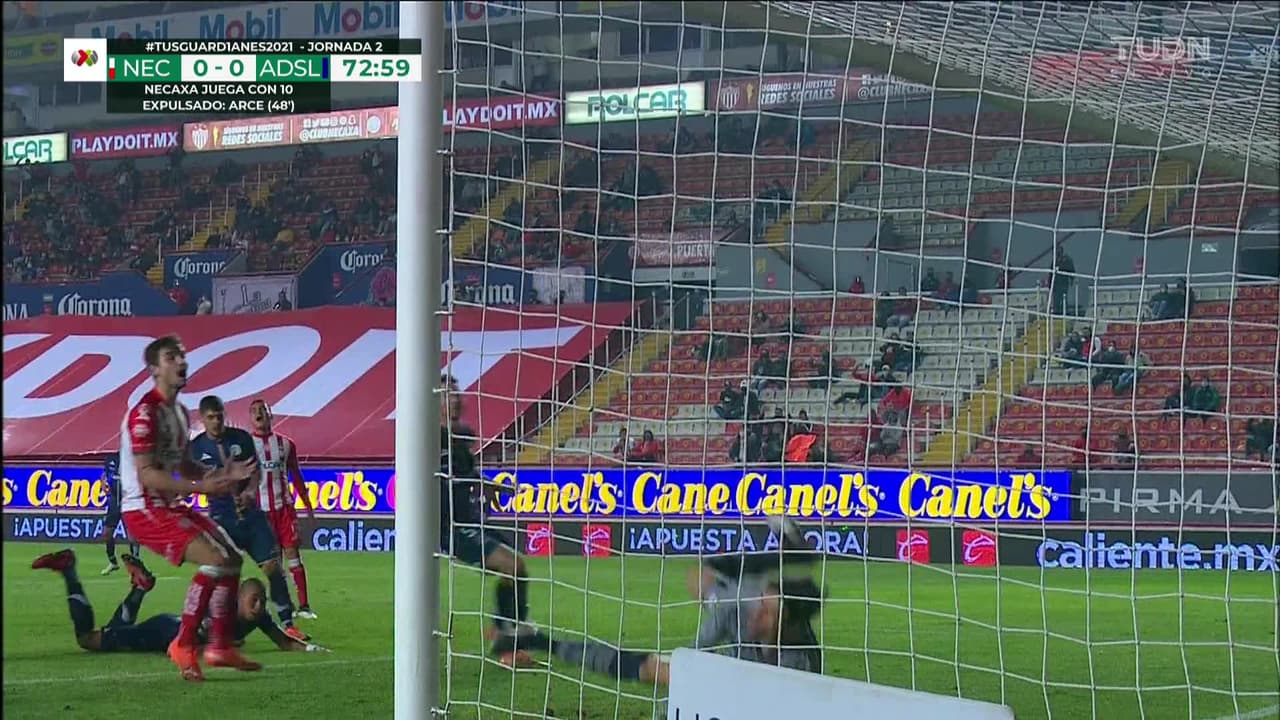 ¡TIRO ATAJADO! disparo por Martín Barragán.