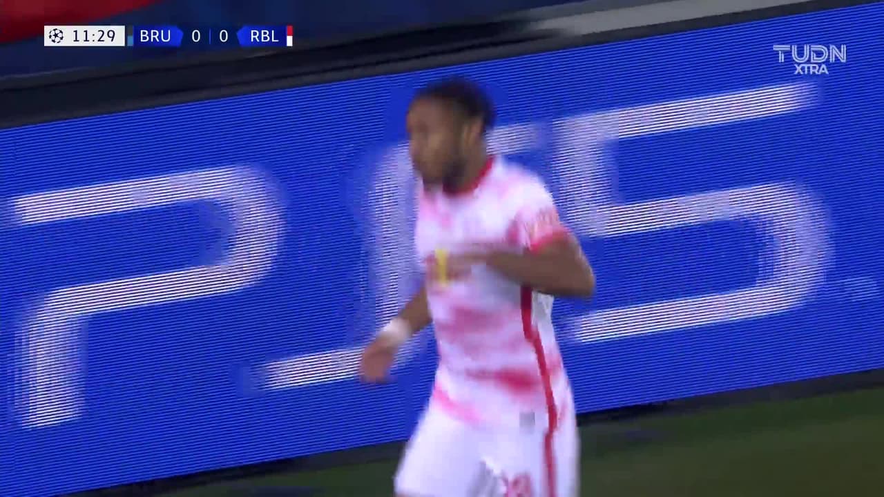 ¡TIRO ATAJADO! disparo por André Silva.