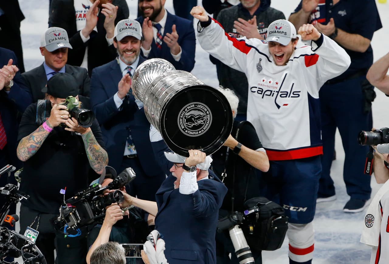 Los Washington Capitals vencieron por 3-4 a los Golden Knights en Las Vegas en el quinto juego de la Stanley Cup de Liga Nacional de Hockey sobre Hielo (NHL), que ganaron 4-1 al mejor de siete.