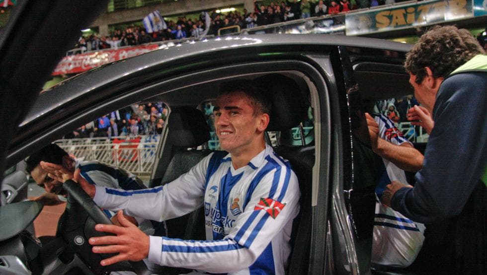 <b>Antoine Griezmann</b>: en 2010 durante su paso por la Real Sociedad, el francés celebró un gol al Deportivo subiéndose a un vehículo que se publicitaba en el Estadio Anoeta.
