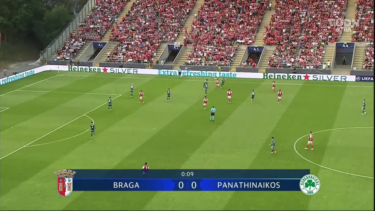 Arranca el partido y la pelota está en juego.