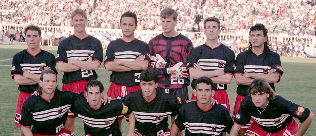 El primer uniforme en la historia de D.C. United.