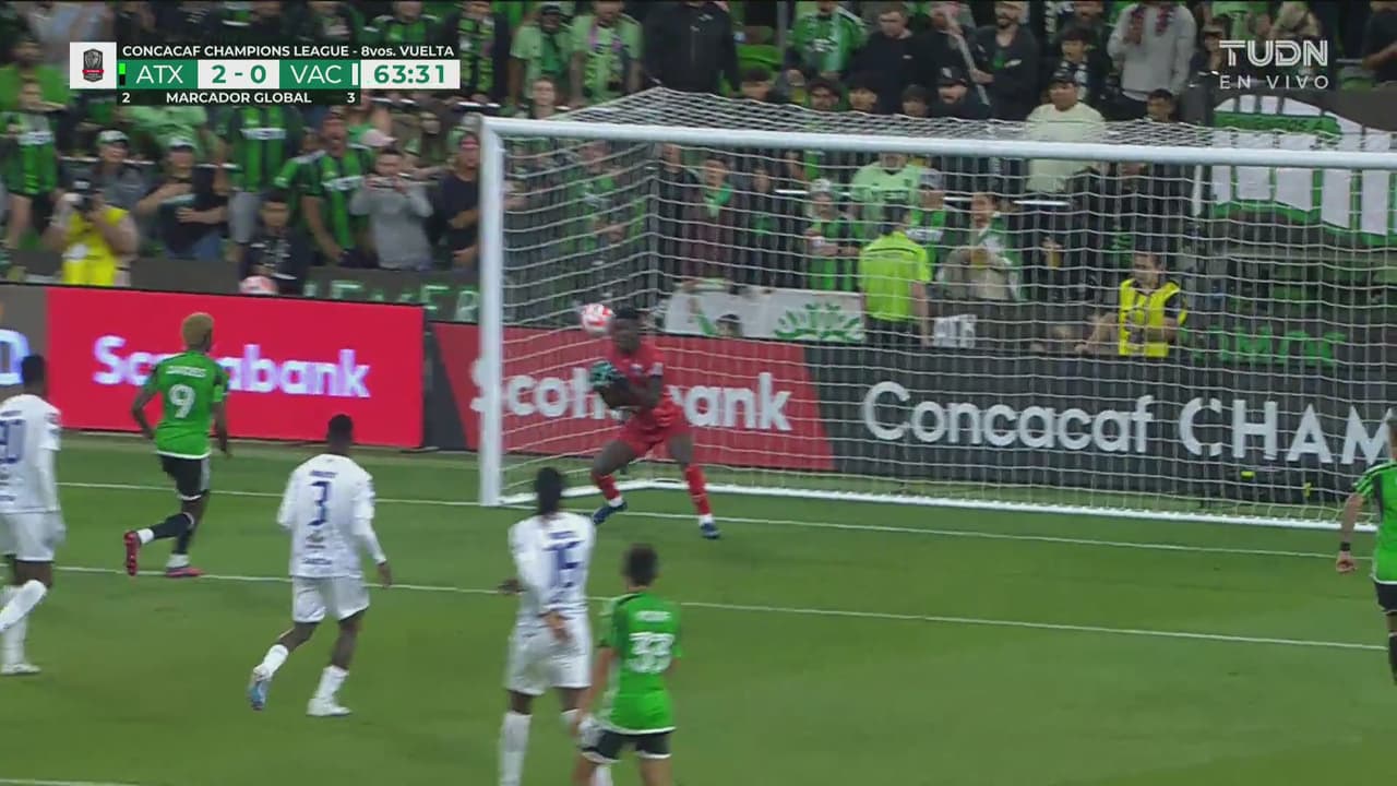 ¡Manos de mantequilla! Decius comete el oso para el 2-0 de Austin