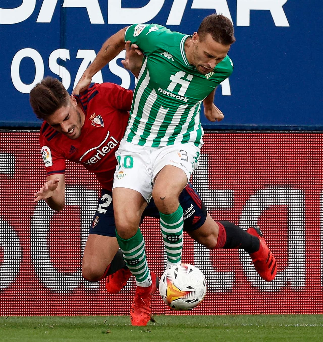 Real Betis se impone al Osasuna 3-1 con goles de Kike Hermoso (21'), Juanmi Jiménez (80') y Willian José (90+3'), mientras durante la Jornada 6 en La Liga, logrando subir a la octava posición de la tabla. El mexicano Andrés Guardado fue titular durante el partido.