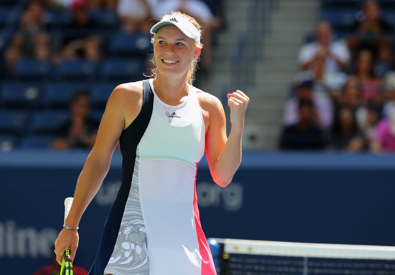 Caroline Wozniacki, exnúmero uno del mundo y ahora 19 en el ranking, es una figura reconocida en el tenis mundial no solo por su capacidad sino por su rostro angelical y su cuerpo atlético. La danesa tiene una gran combinación entre su buen juego y su sobresaliente belleza que la hacen un referente en WTA.