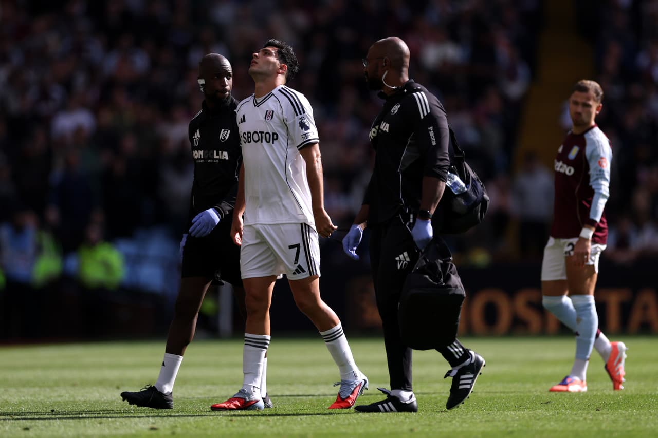 En una situación similar está Raúl Jiménez, delantero del Fulham en la Premier League.