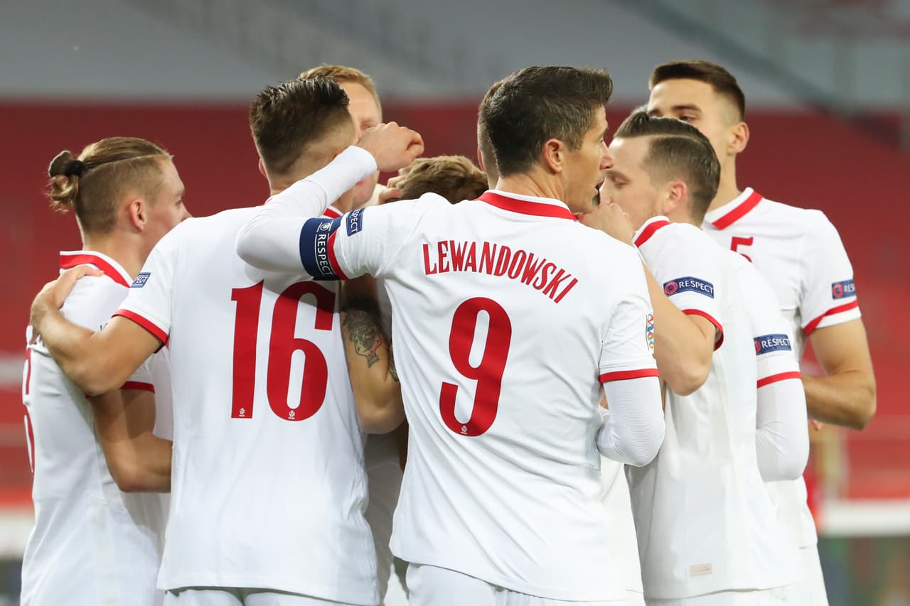Los neerlandeses le dieron vuelta al partido sobre la recta final; ambos concluyen su participación en la justa europea. | Jozwiak (5’) abrió el marcador para Polonia. Depay (77’) igualó y Wijnaldum (84’) dio vuelta al marcador. Neerlandeses y polacos se despiden de la justa tras conseguir 11 y 7 unidades, respectivamente.