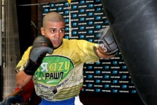 Wilfredo Vázquez Jr. volverá a tener a su papá en la esquina.