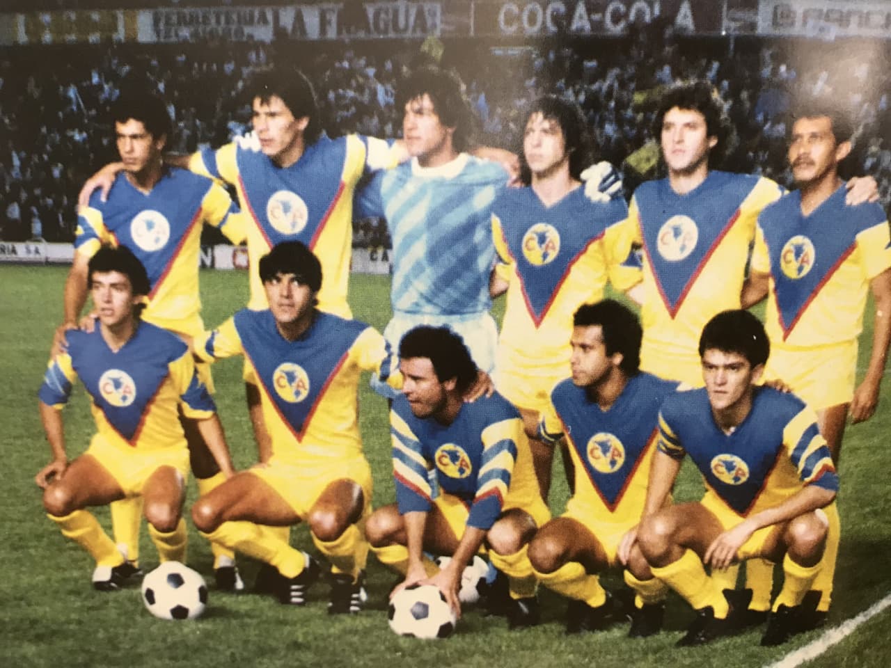 La rivalidad nació por el árbitro Joaquín Urrea, pues en la Final de Temporada 1984/85, marcó penal a favor de las Águilas, pero dejó pasar uno a favor de Pumas.
