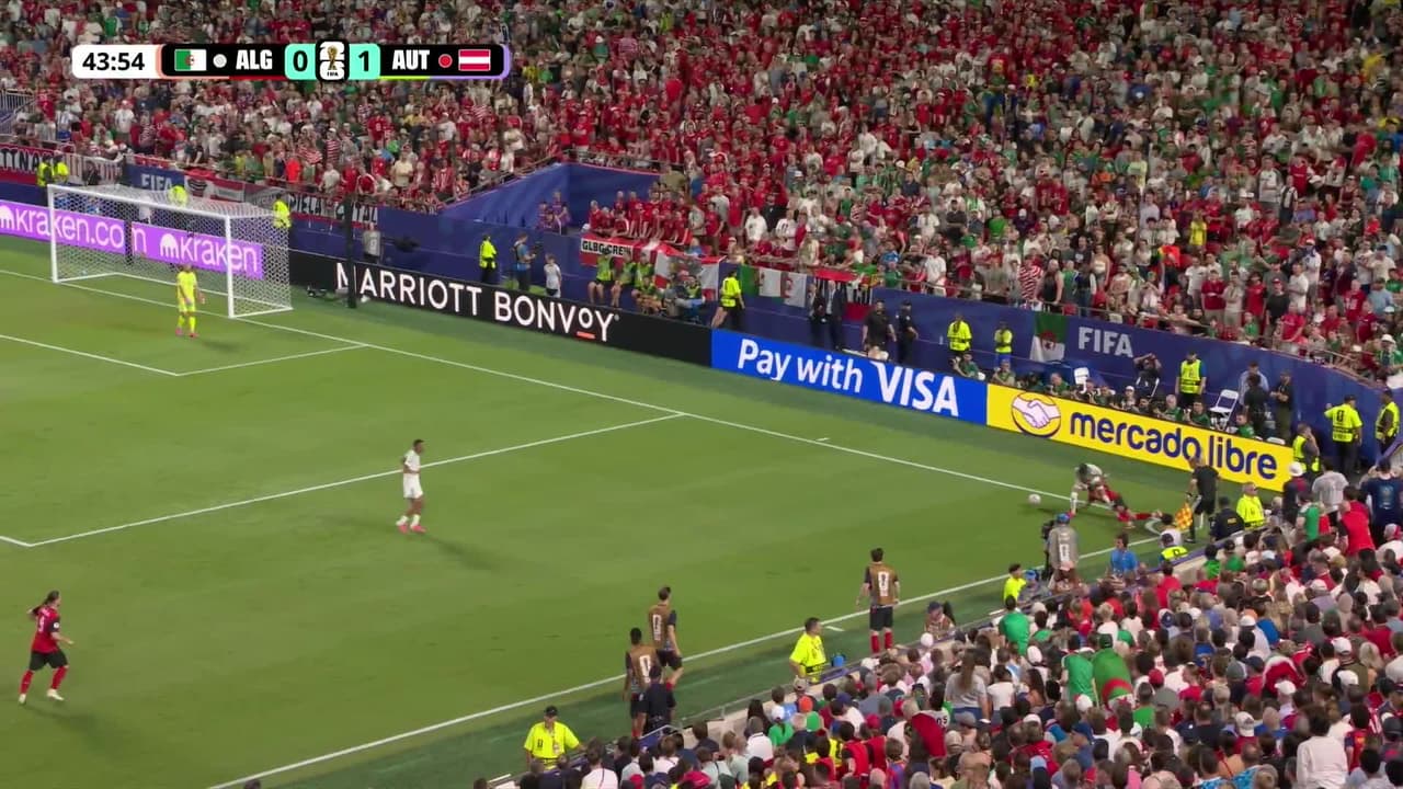 ¡GOL!  anota para Argelia . Rafik Belghali