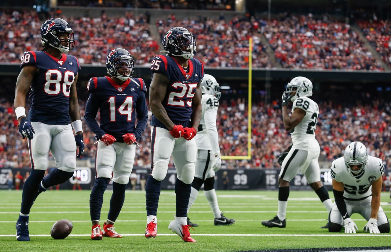 Los pateadores fueron protagonistas, pero las clásicas atrapadas y tacleadas forman parte de las mejores fotos en la Semana 8.