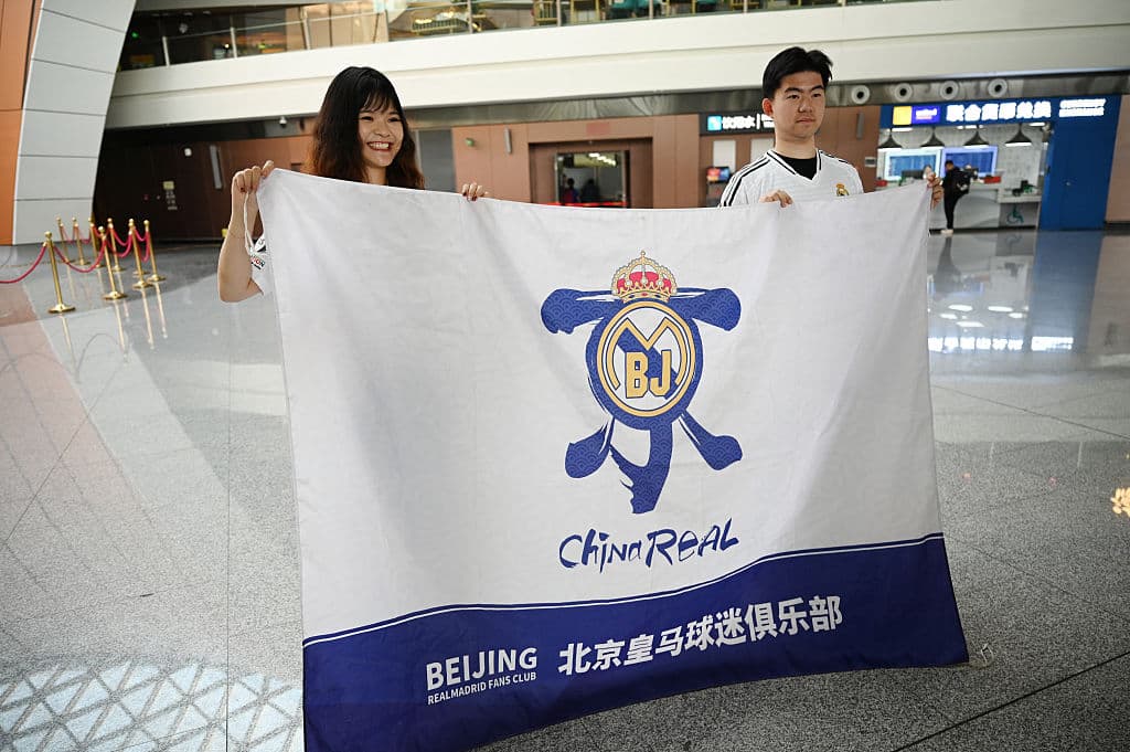 El Kairat, que enfrentará este martes al Real Madrid, nació en 1954 en Almaty —entonces Alma-Ata, capital de la República Socialista Soviética de Kazajistán— como un club ligado al Ministerio de Agricultura de la URSS y bajo la denominación de Lokomotiv. Con el paso de los años se consolidó dentro del fútbol soviético, especialmente en la Segunda División, competición en la que conquistó dos campeonatos, en 1983 y 1988.