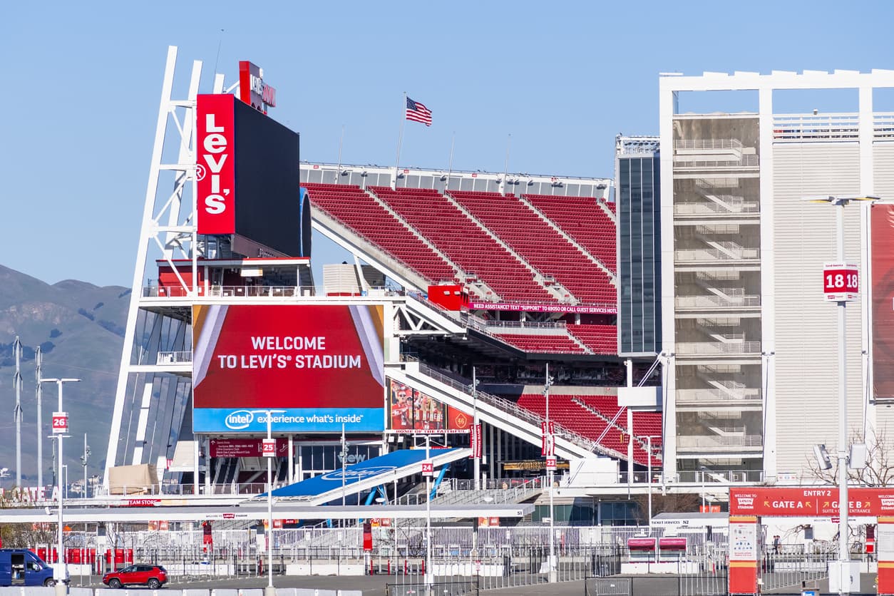 <h3 class="cms-H3-H3">California</h3>
<br>
<br>
<b>Ciudad: </b>San Francisco
<br>
<b>Estadio:</b> Levi's Stadium
<br>
<br>