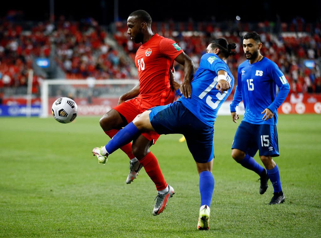 Atiba Hutchinson, Jonathan David y Tajon Buchanan fueron las estrellas canadienses que anotaron en la goleada 3-0 sobre El Salvador.