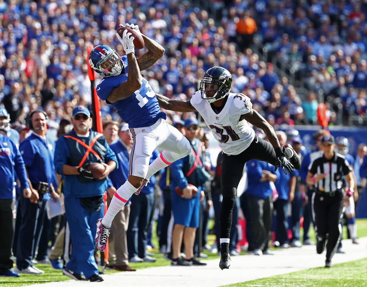 <a href="http://www.nfl.com/player/odellbeckham/2543496/profile" target="_blank"><b>Odell Beckham Jr., WR – New York Giants</b></a>
<br>El popular receptor de los Giants ha visto mejorada su participación y ya tuvo más anotaciones en esta Semana 6, causa por la que también se reconcilió con la red de pateadores y hasta propuesta le hizo. ‘OBJ’ mejoró sus números y tuvo 222 yardas en 8 recepciones con dos pases atrapados para touchdown. Los de la ‘Gran Manzana’ derrotaron a los Ravens 27-23.